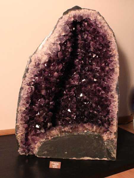 Amethyst "chapel" with dark crystals