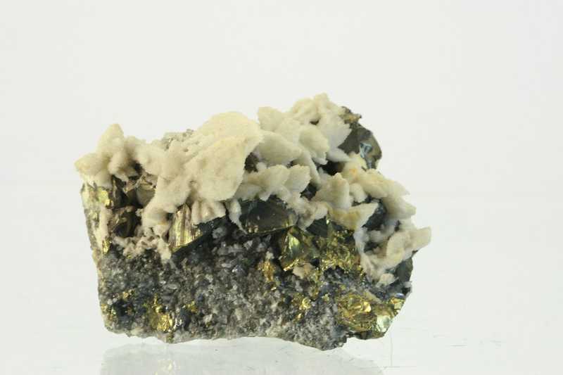 Chalcopyrite, dolomite