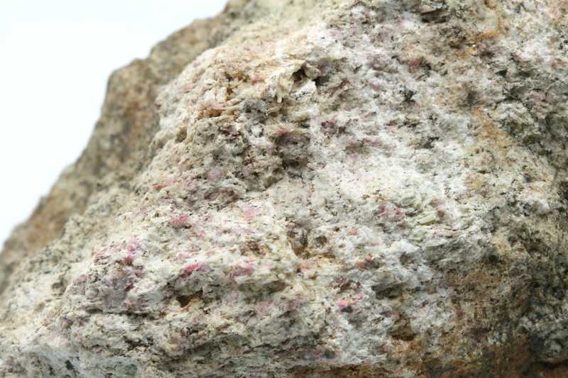 Zoisite var. Thulite