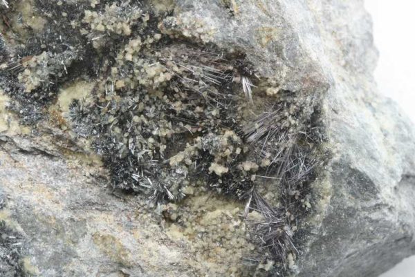 Stibnite, kermesite