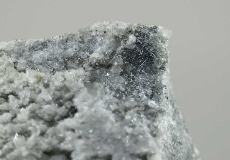 Boulangerite, quartz