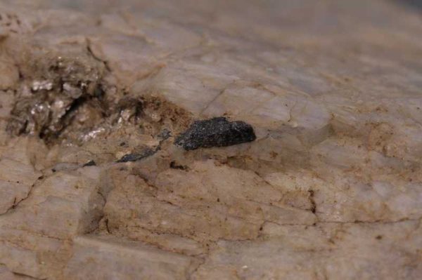 Milarite, ilmenorutile