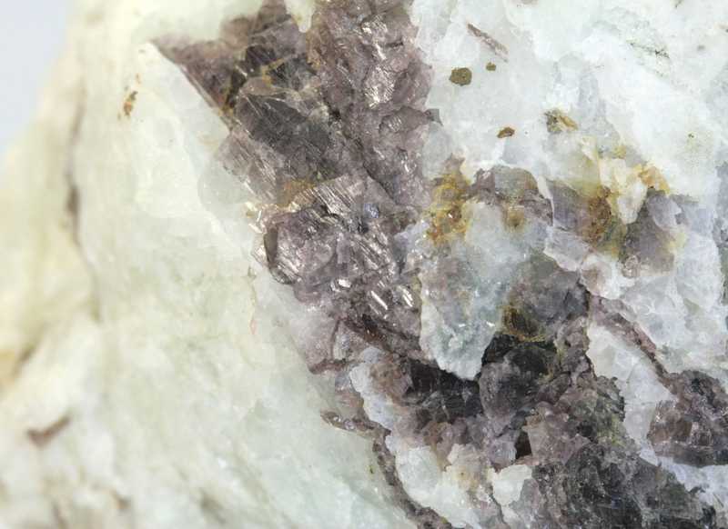 Ferroaxinite, prehnite