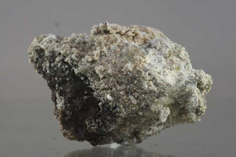 Harmotome, heulandite, calcite - Image 2