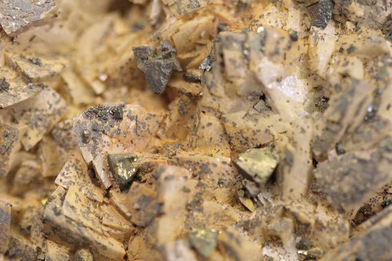 Dolomite, chalcopyrite - Image 2