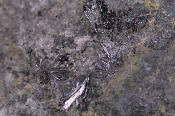 Kermesite, valentinite - Image 2