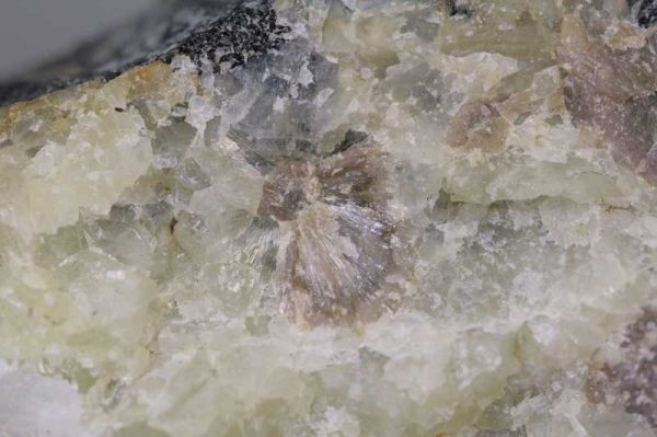 Zoisite, prehnite - Image 2