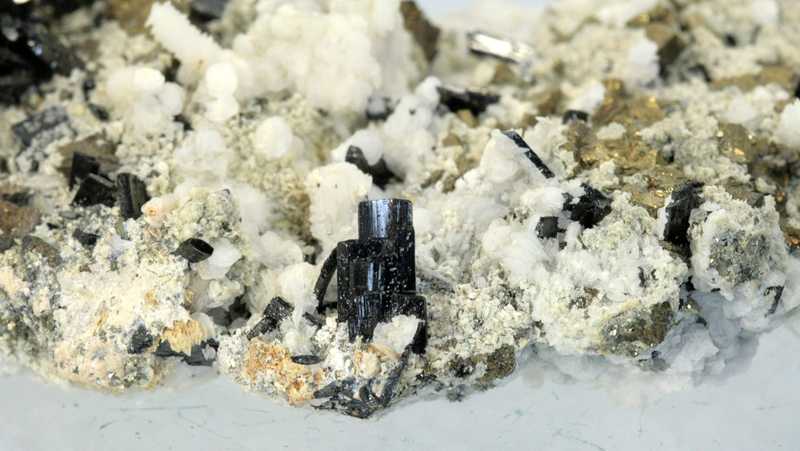 Wolframite, chalcopyrite, calcite - Image 2