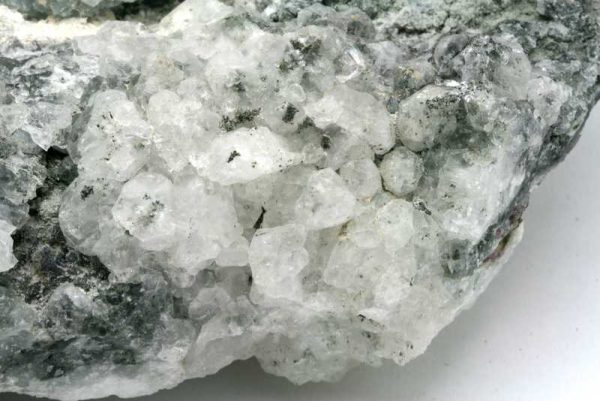 Clinozoisite, prehnite, analcime, apophyllite - Image 3