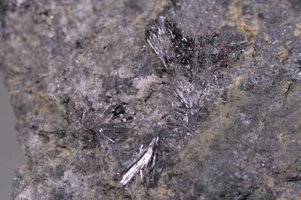 Kermesite, valentinite - Image 3