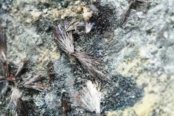 Stibnite, kermesite - Image 3