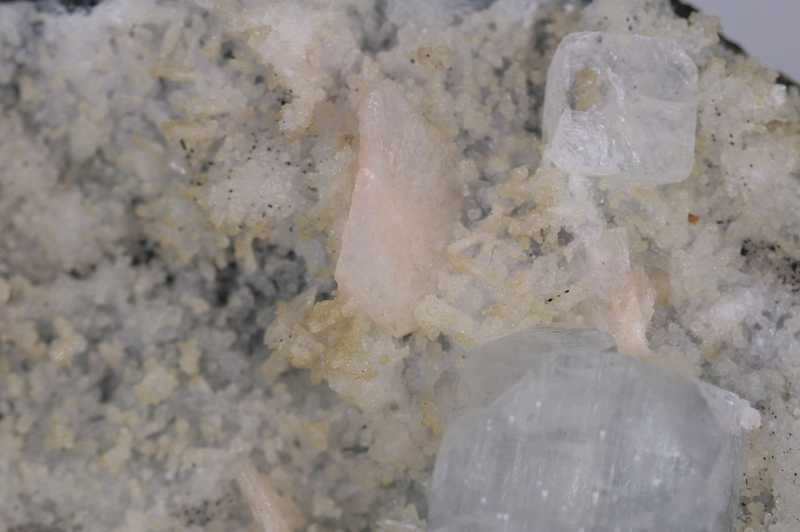 Apophyllite, stilbite, calcite - Image 3