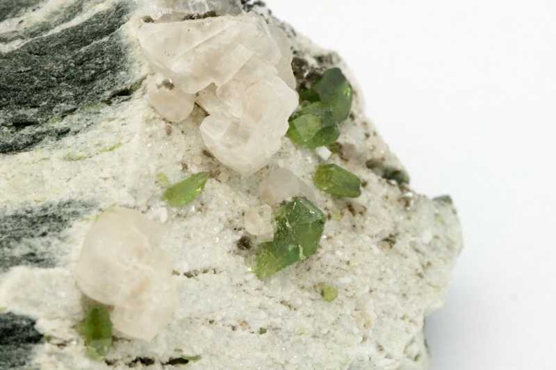 Titanite, calcite - Image 3