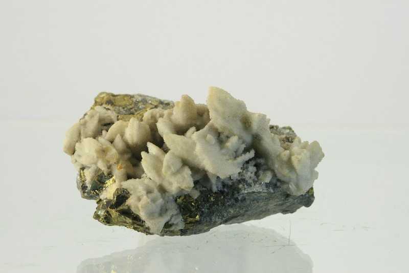 Chalcopyrite, dolomite - Image 4