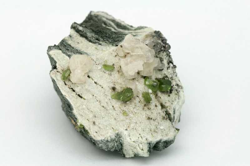 Titanite, calcite - Image 4