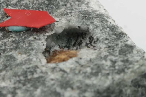 Sazhinite-Ce, tuperssuatsiaite - Image 4