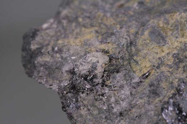 Kermesite, valentinite - Image 4