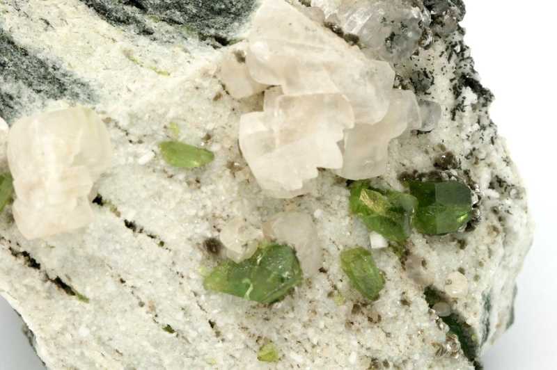 Titanite, calcite - Image 5