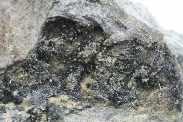 Stibnite, kermesite - Image 5