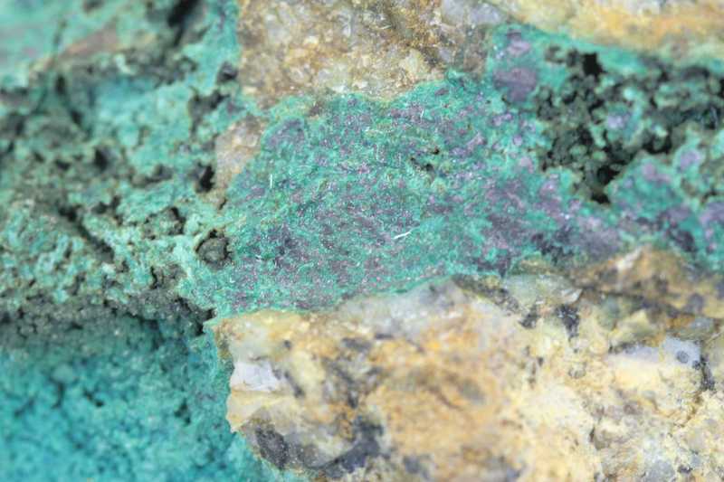 Cuprite, chrysocolla - Image 5