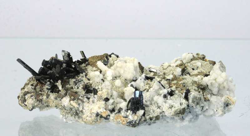 Wolframite, chalcopyrite, calcite - Image 6