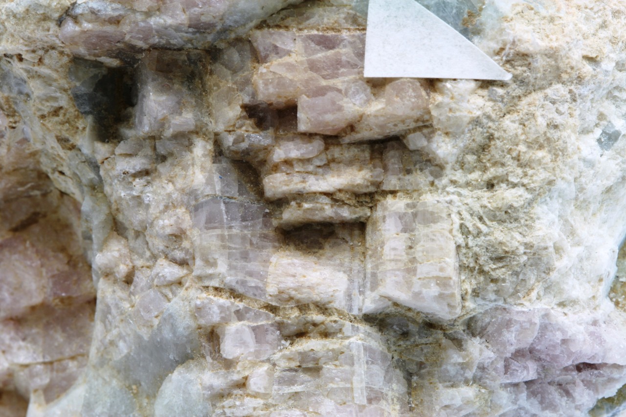 Darrellhenryite, clevelandite, spodumene, pollucite - Image 6