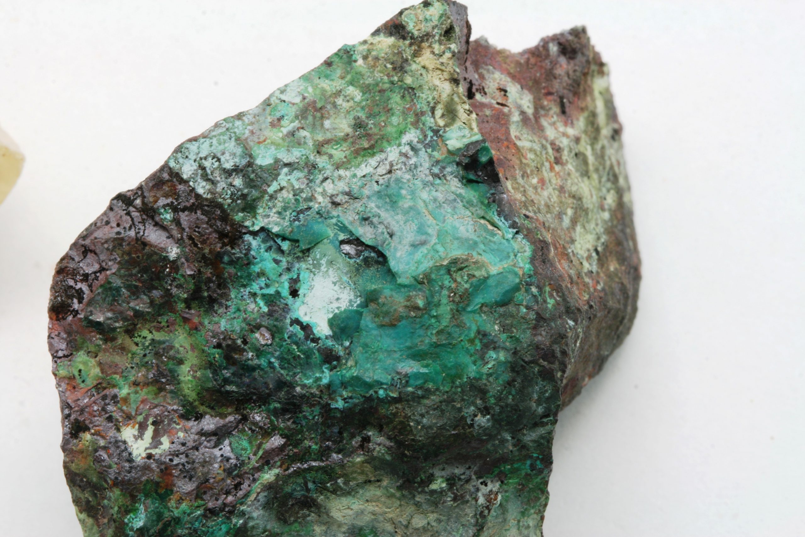 Cuprite, domeykite, olivenite - Image 8