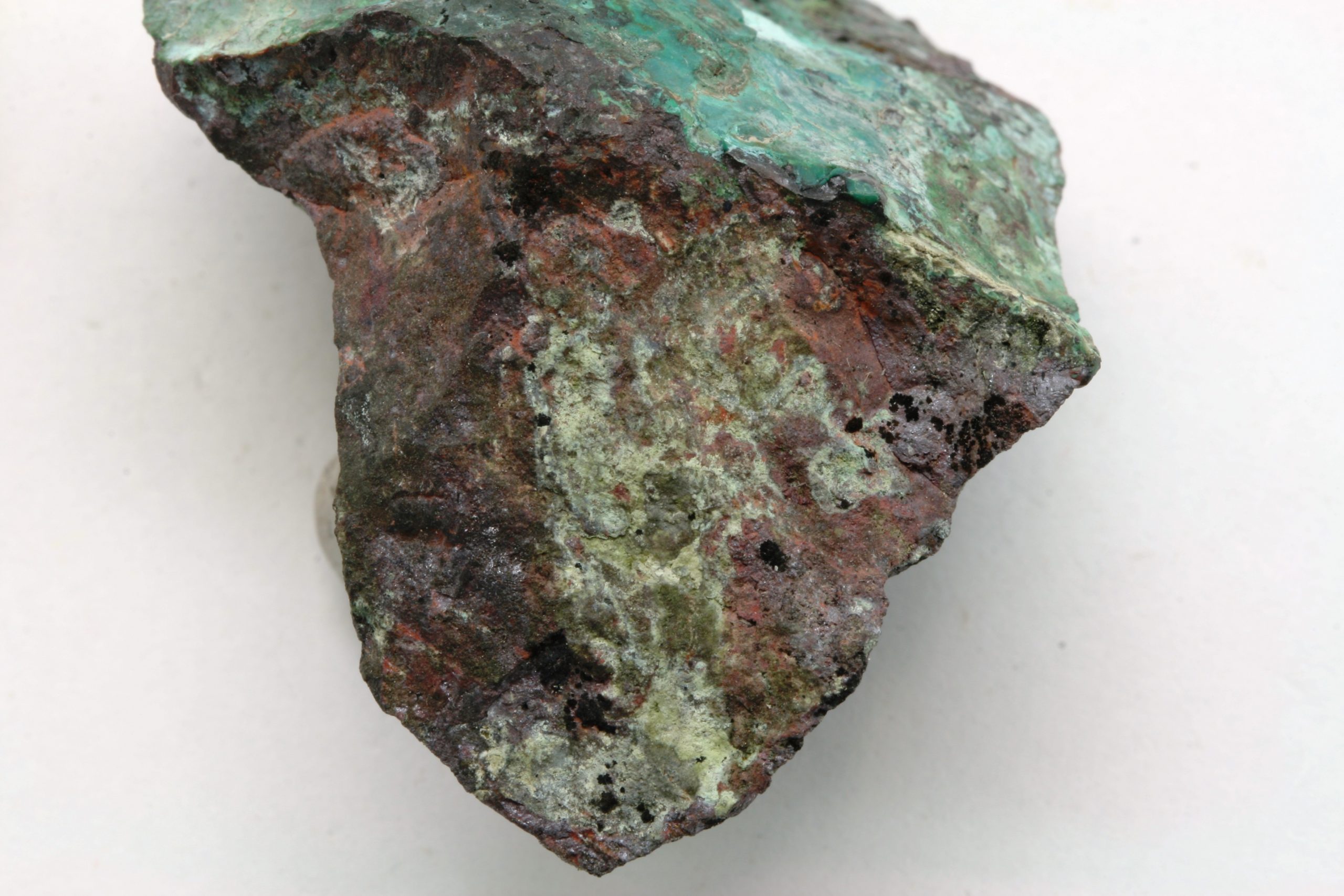 Cuprite, domeykite, olivenite - Image 9