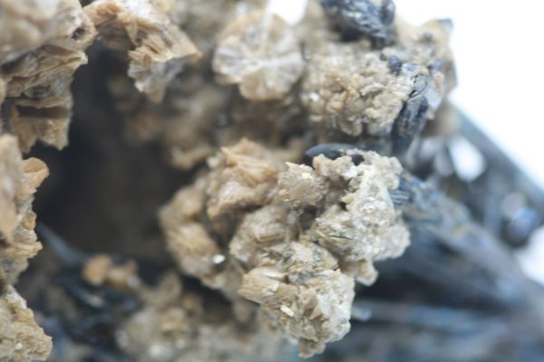 Valentinite, stibnite - Image 9