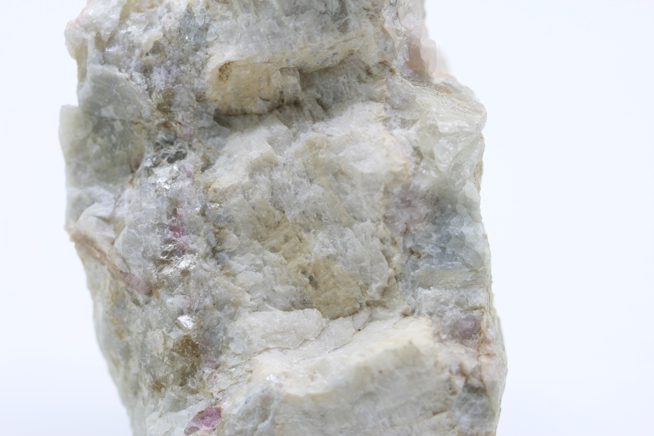 Petalite, darrellhenryite - Image 6