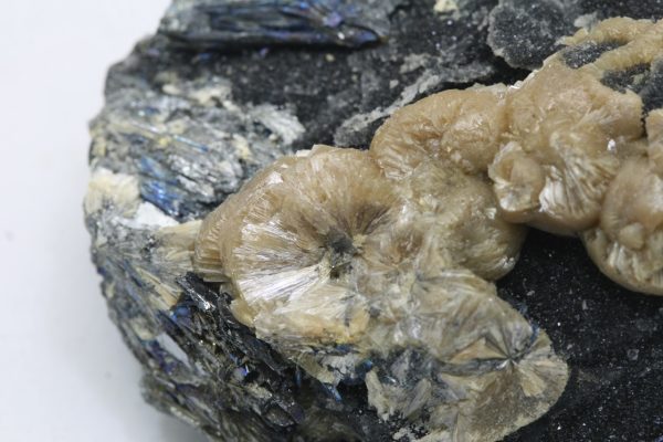 Valentinite, stibnite - Image 11