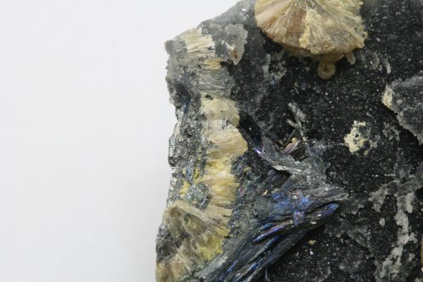 Valentinite, stibnite - Image 7
