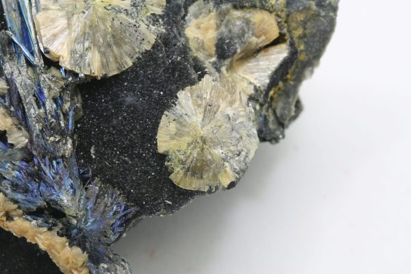 Valentinite, stibnite - Image 10