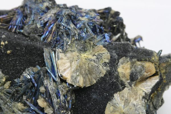Valentinite, stibnite - Image 11