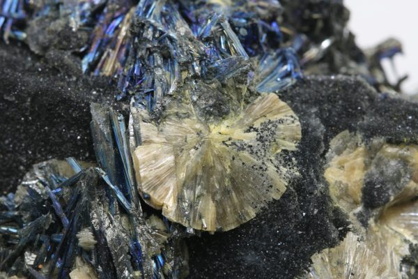 Valentinite, stibnite - Image 12