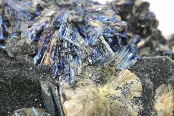 Valentinite, stibnite - Image 13