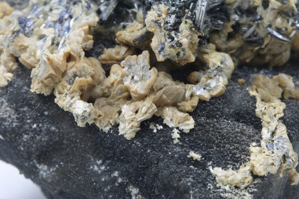 Valentinite, stibnite - Image 7
