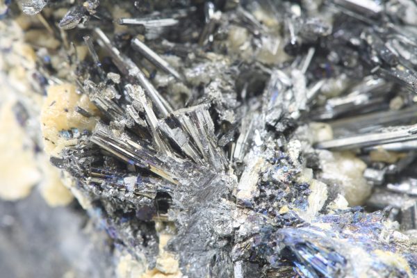Valentinite, stibnite - Image 11