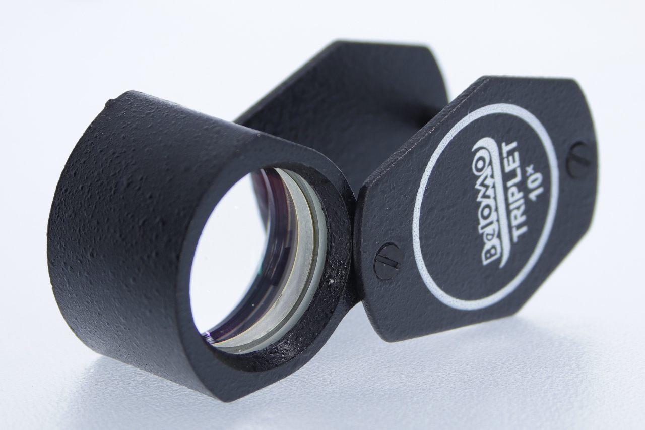 Gemological loupe, 10× magnification triplet