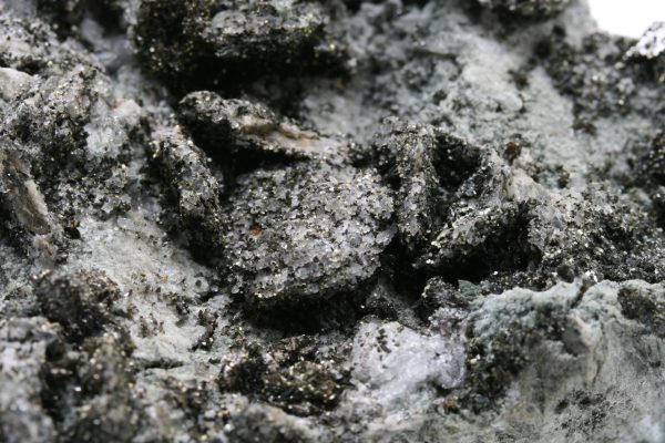 Titanite, chlorite - Image 8