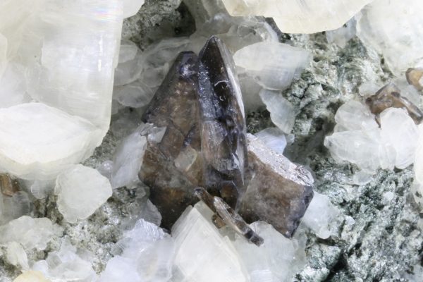 Titanite, calcite - Image 11
