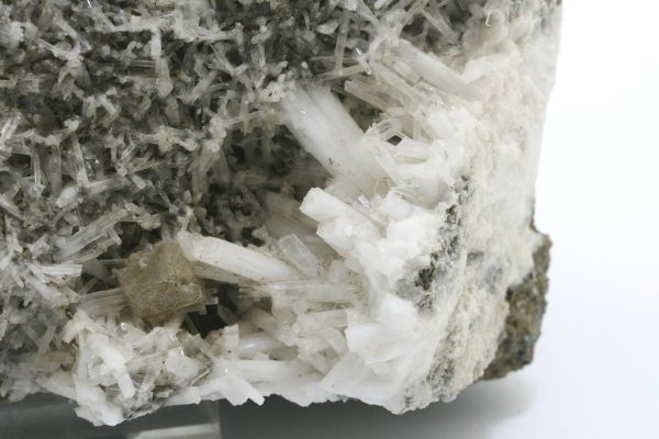 Natrolite, calcite - Image 6