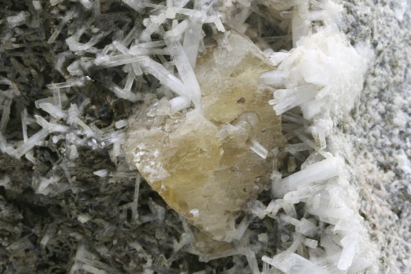 Natrolite, calcite - Image 9