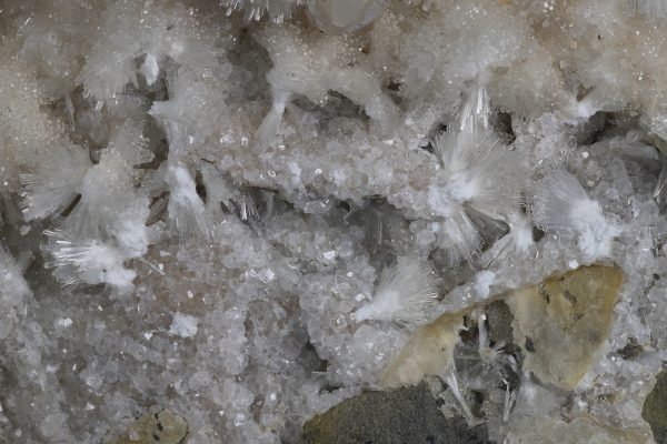 Natrolite, analcime - Image 10
