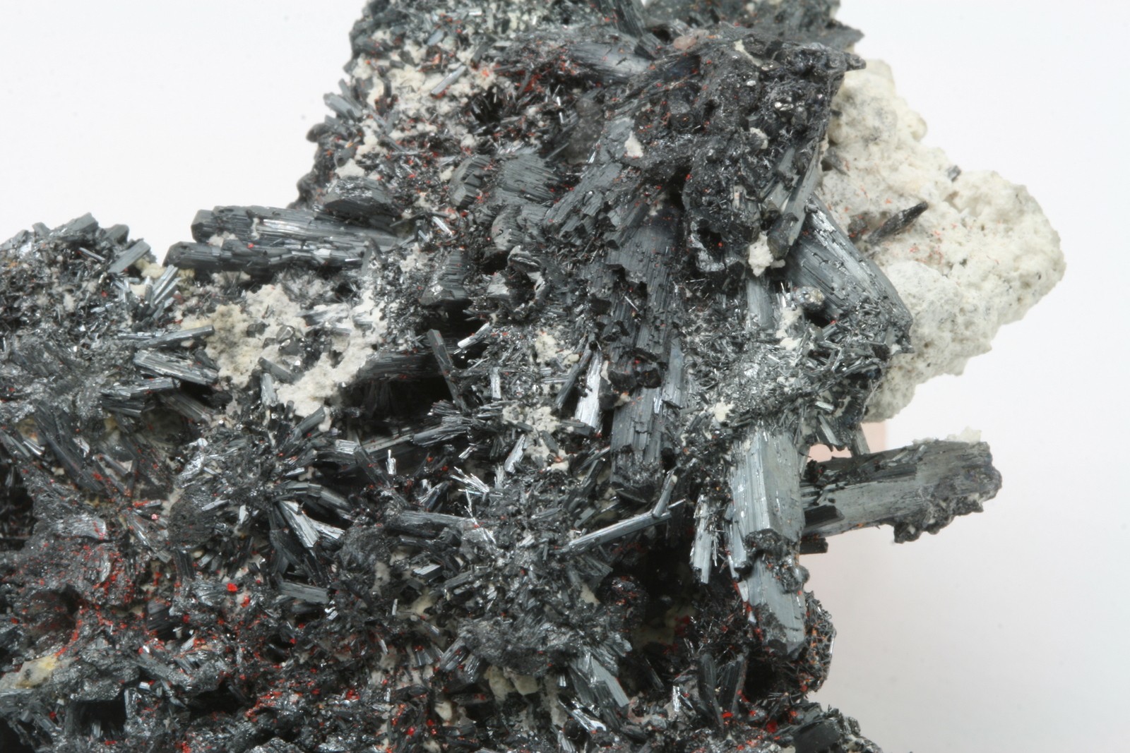 Stibnite, realgar - Image 6