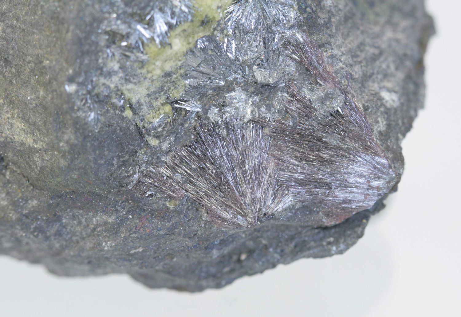 Cinnabar, stibnite - Image 5