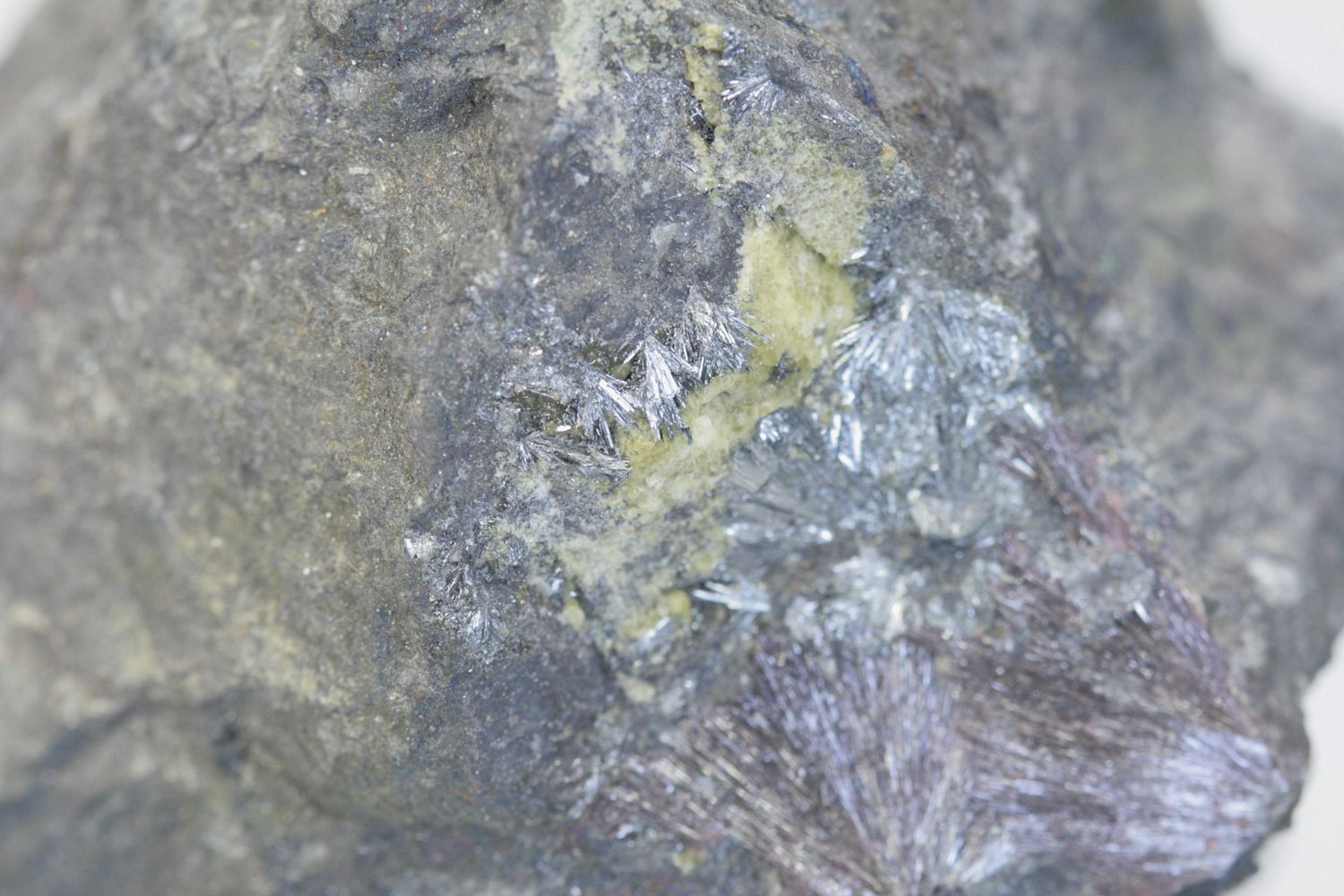 Cinnabar, stibnite - Image 4