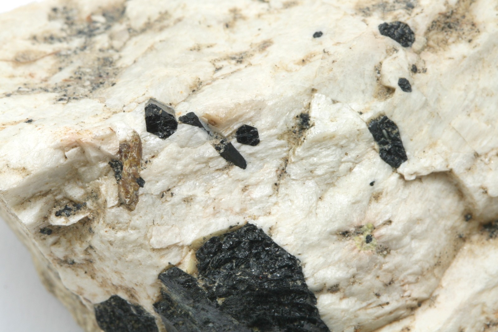 Xenotime, monazite, strüverite - Image 2