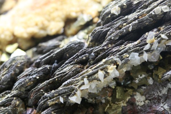 Pyrrhotite, pyrite, arsenopyrite, dolomite - Image 9