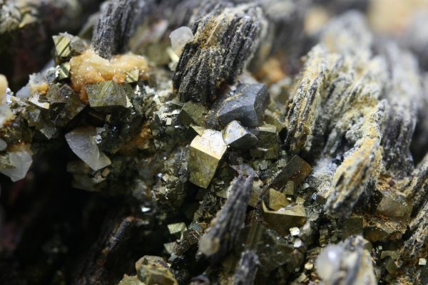 Pyrrhotite, pyrite, arsenopyrite, dolomite - Image 10